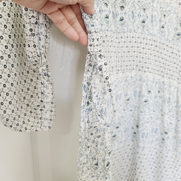 Roxy Floral Blue and White Top - Picture 5 of 6